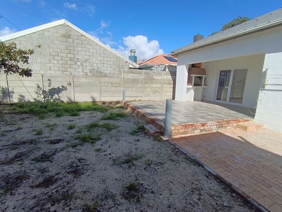 To Let 4 Bedroom Property for Rent in Lochnerhof Western Cape